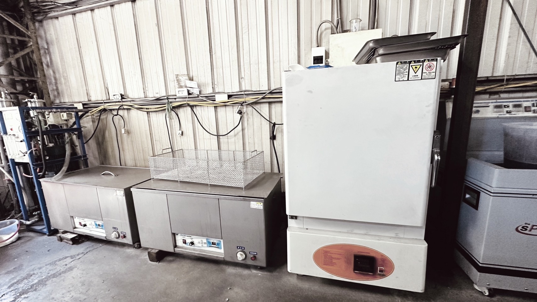 Ultrasonic cleaning machine